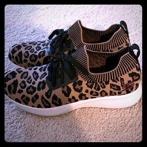 Leopard Sketchers sneakers